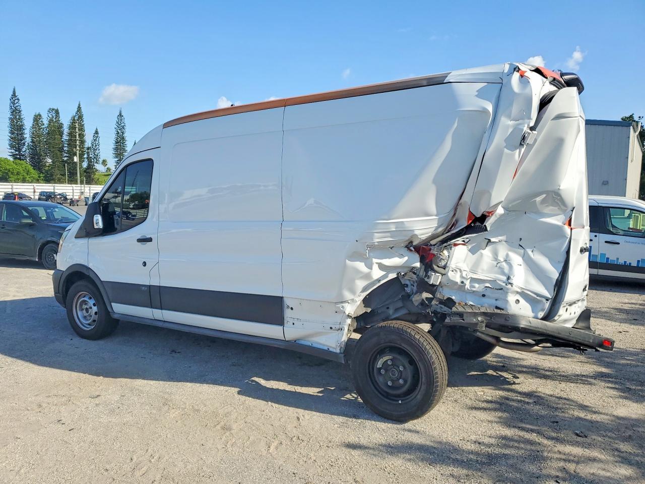 2025 Ford Transit T-250 - Фото 2