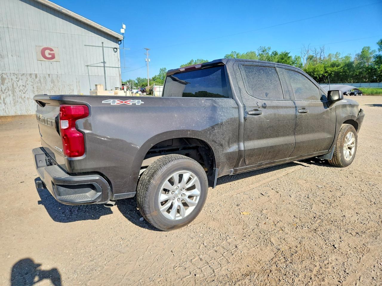 2021 Chevrolet Silverado K1500 Custom - Фото 3