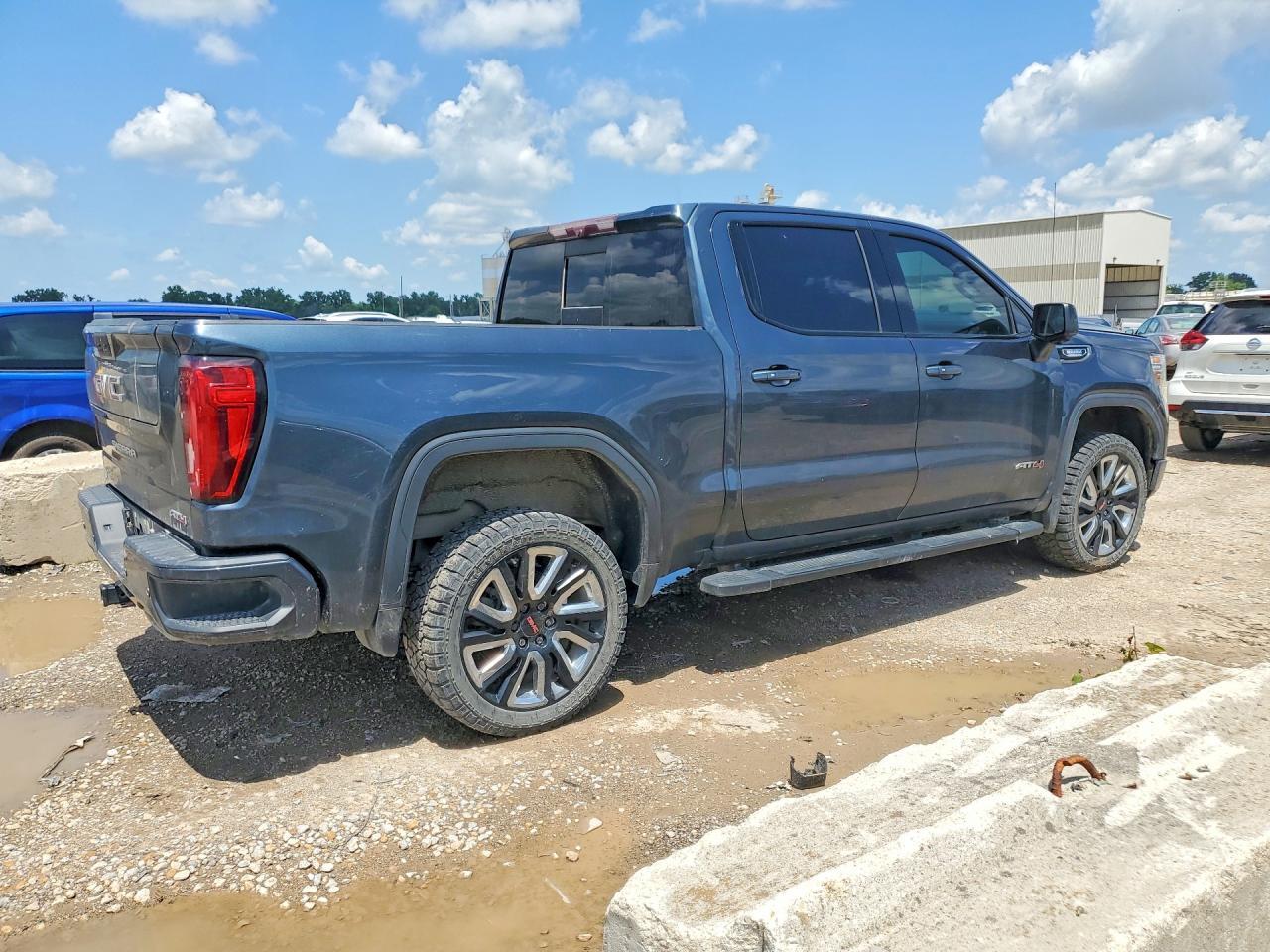 2020 GMC Sierra K1500 At4 - Фото 3