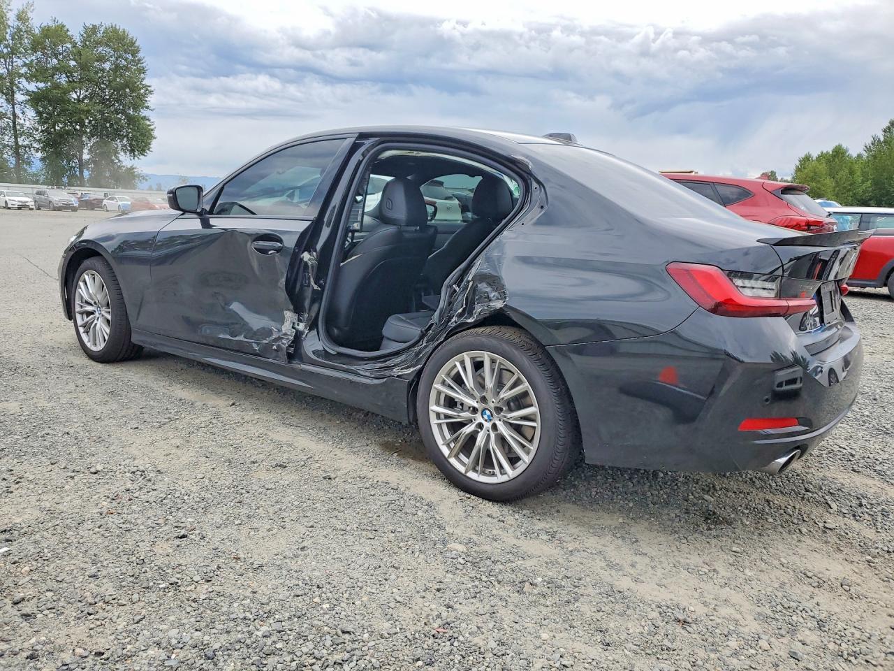 2024 BMW 330Xi - Image 2