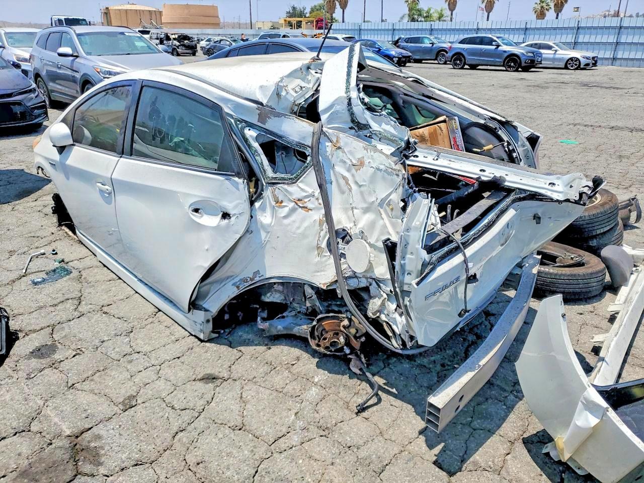 2014 Toyota Prius Two - Фото 2