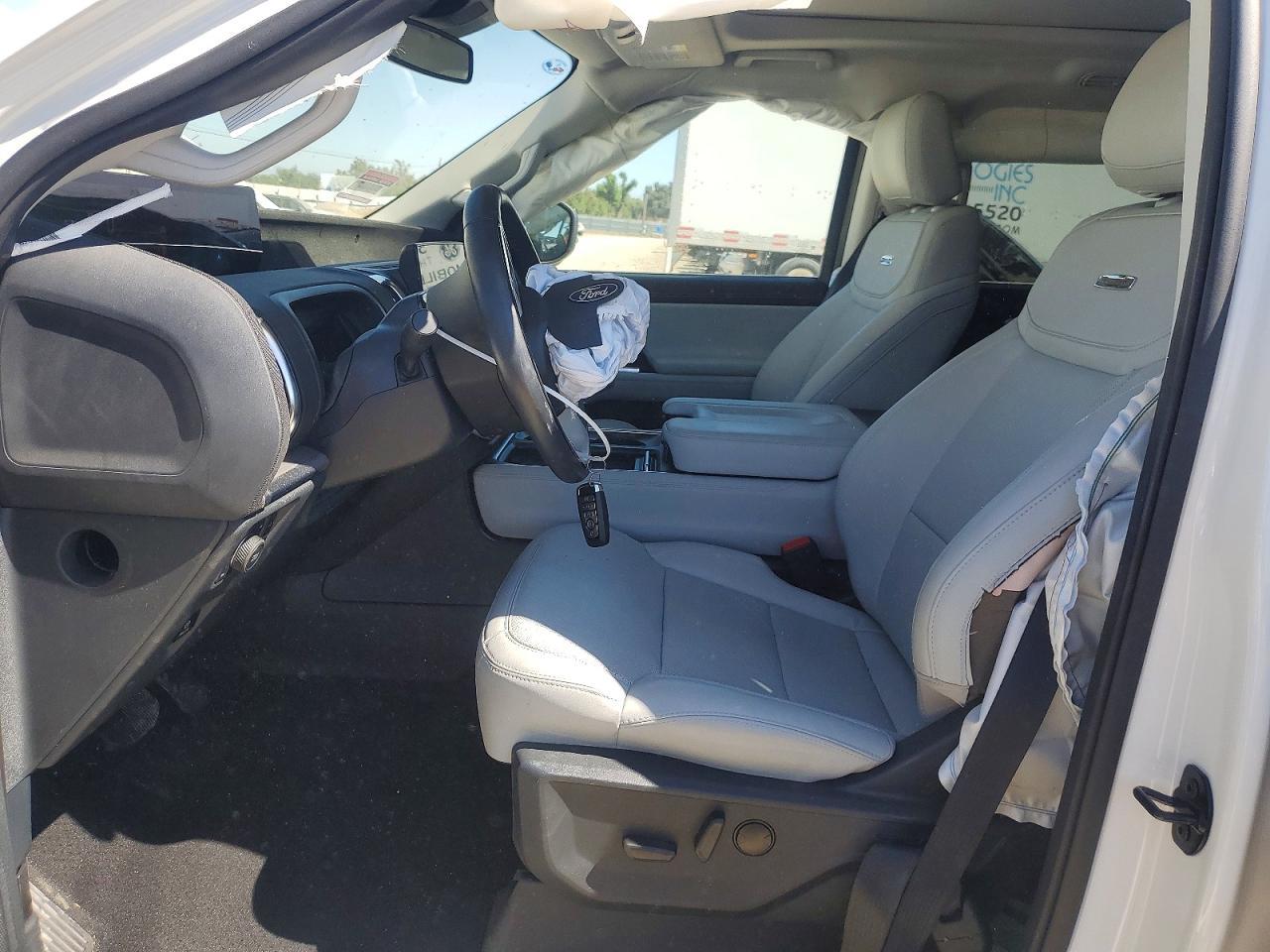 2025 Ford Expedition Max Platinum - Image 7