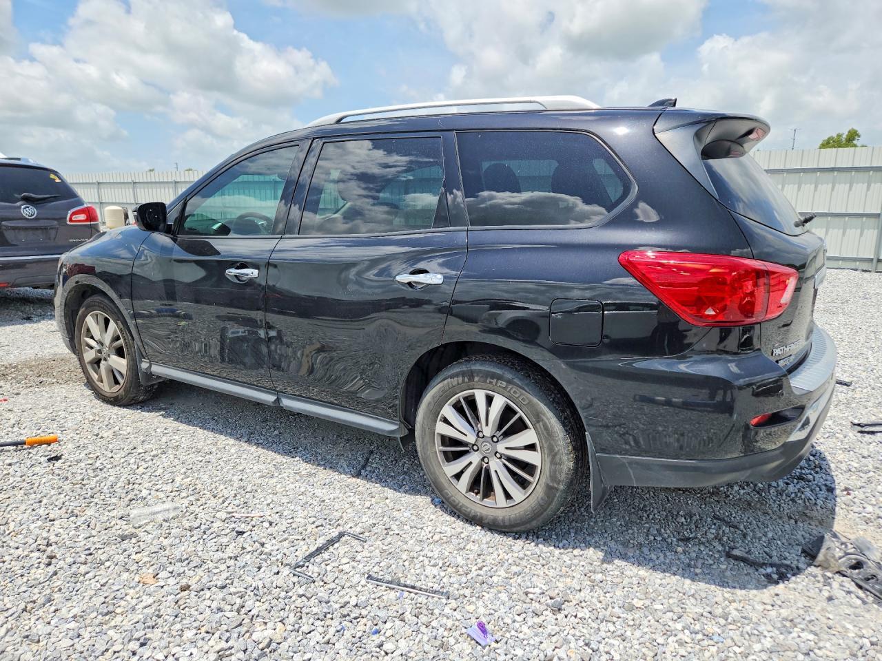 2020 Nissan Pathfinder S - Image 2