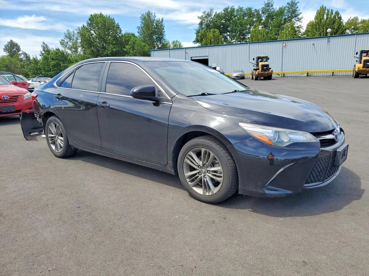 2017 Toyota Camry Se - Фото 4