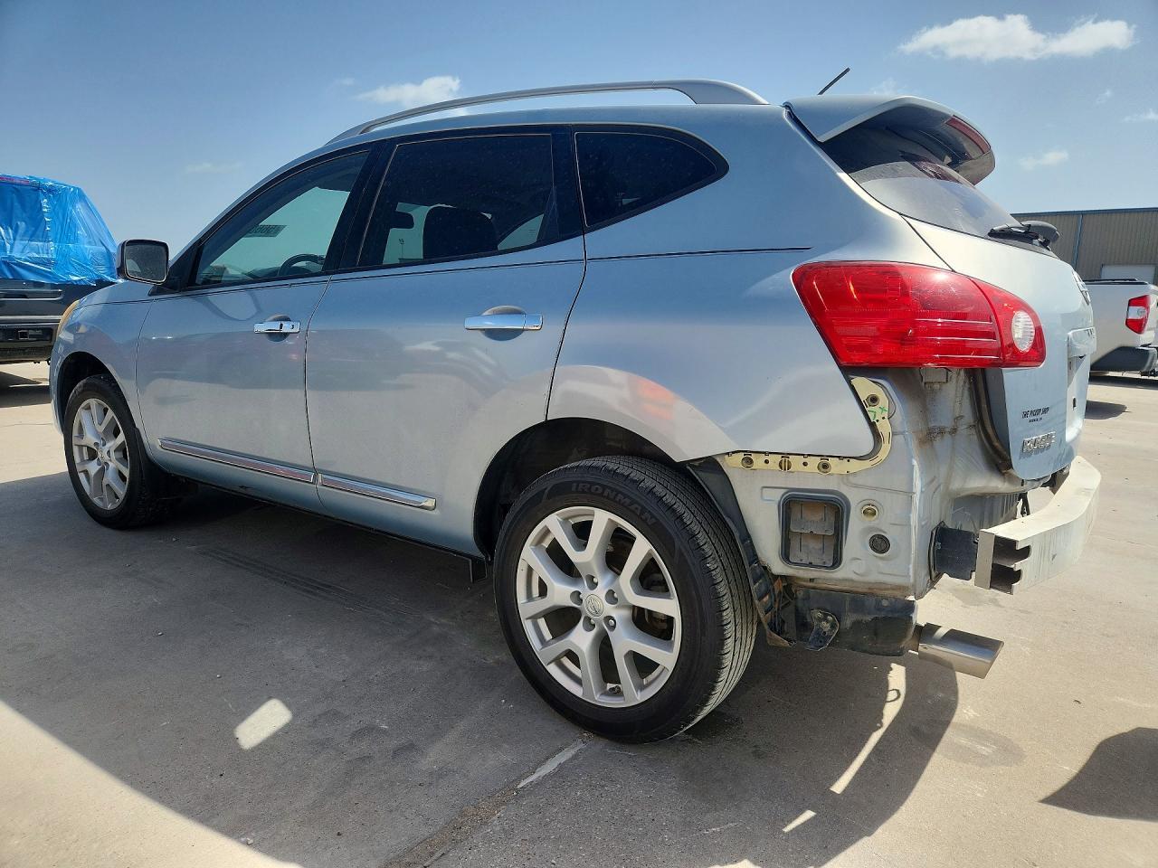 2011 Nissan Rogue S - Фото 2