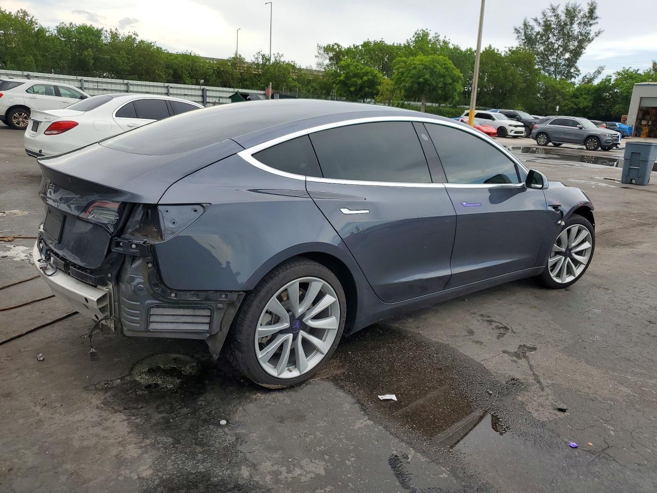 2019 Tesla 3 - Фото 3