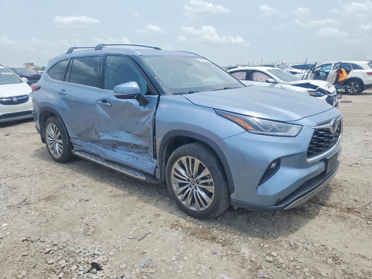 2022 Toyota Highlander Platinum - Фото 4