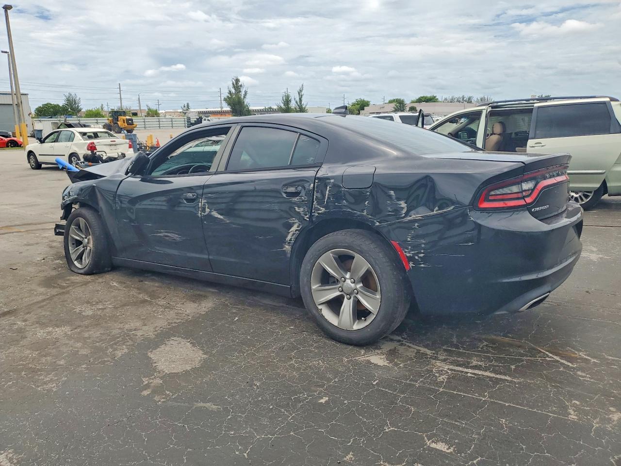 2016 Dodge Charger Sxt - Image 2