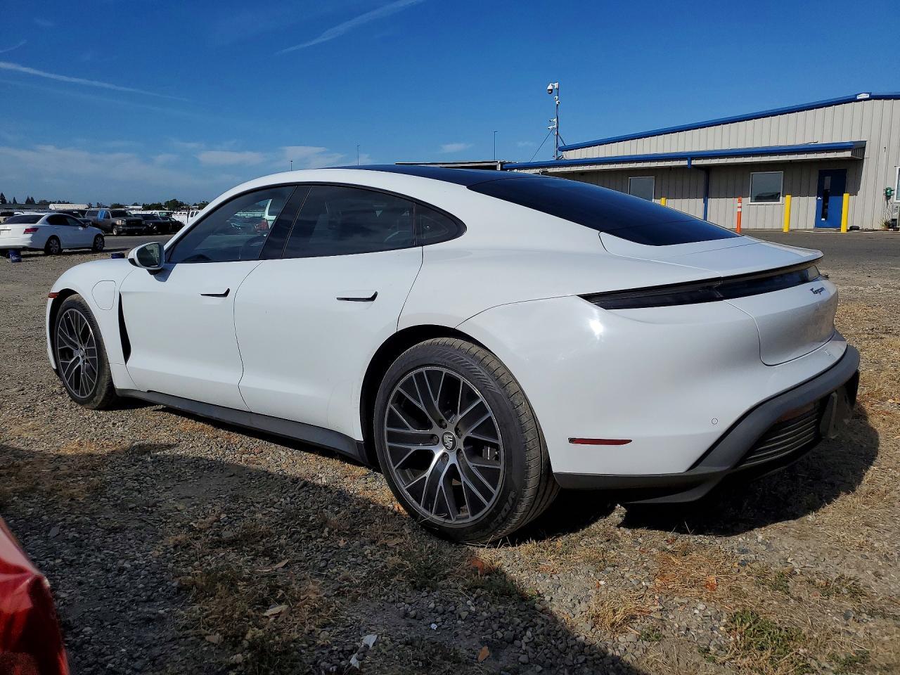 2021 Porsche Taycan - Фото 2