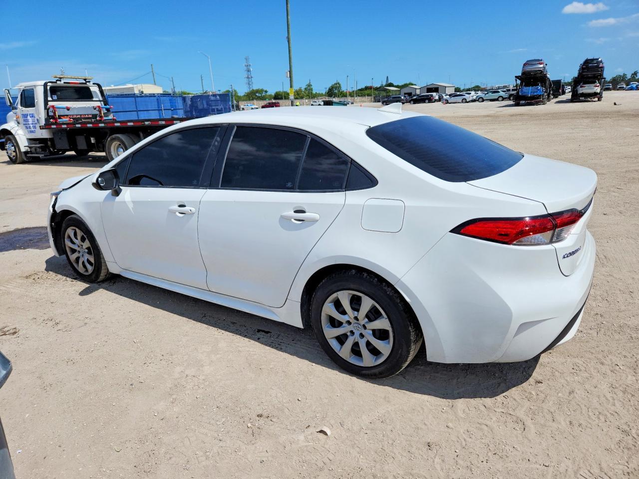 2021 Toyota Corolla Le - Фото 2