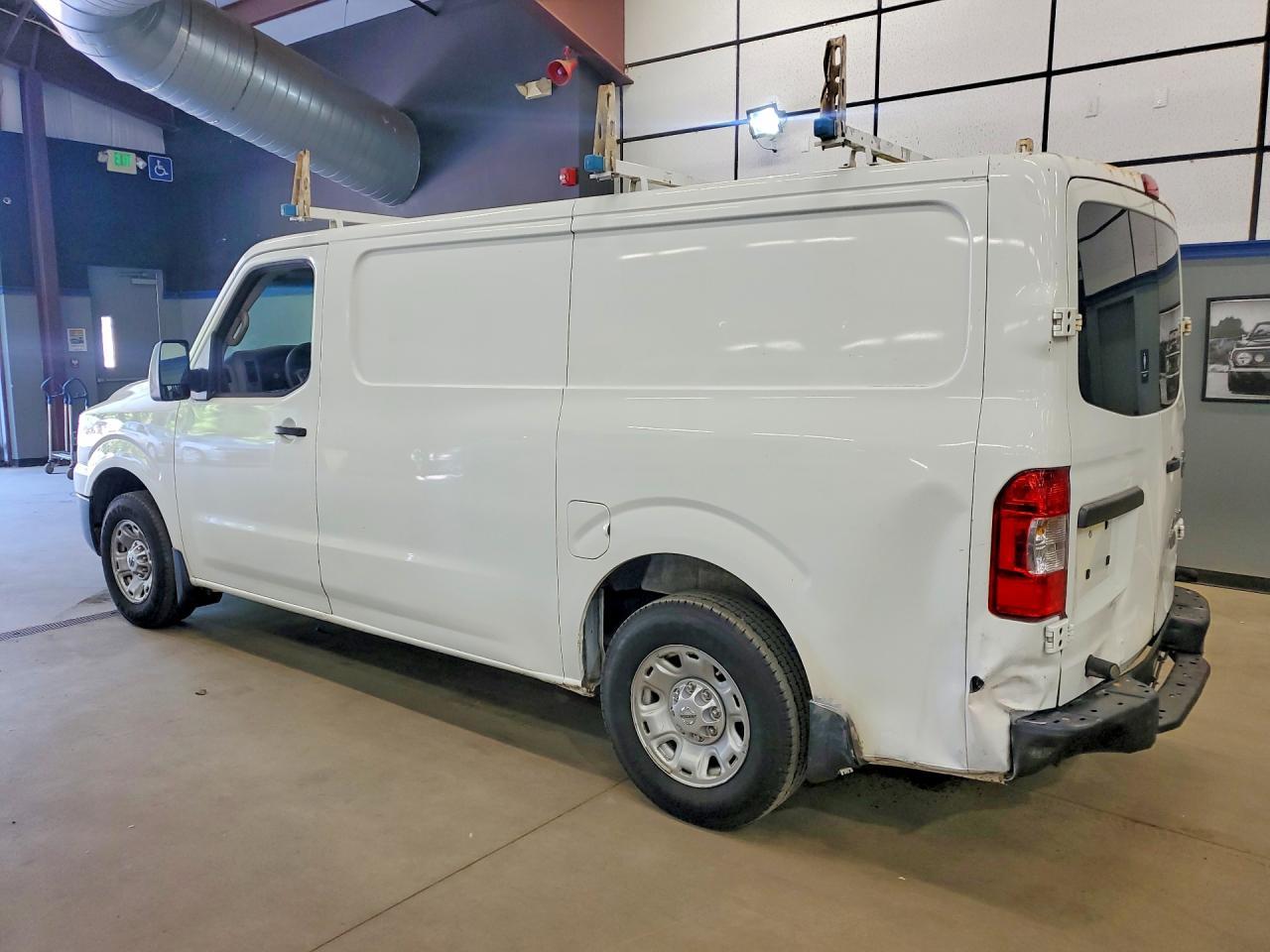 2015 Nissan Nv 2500 Hd Sv - Image 2