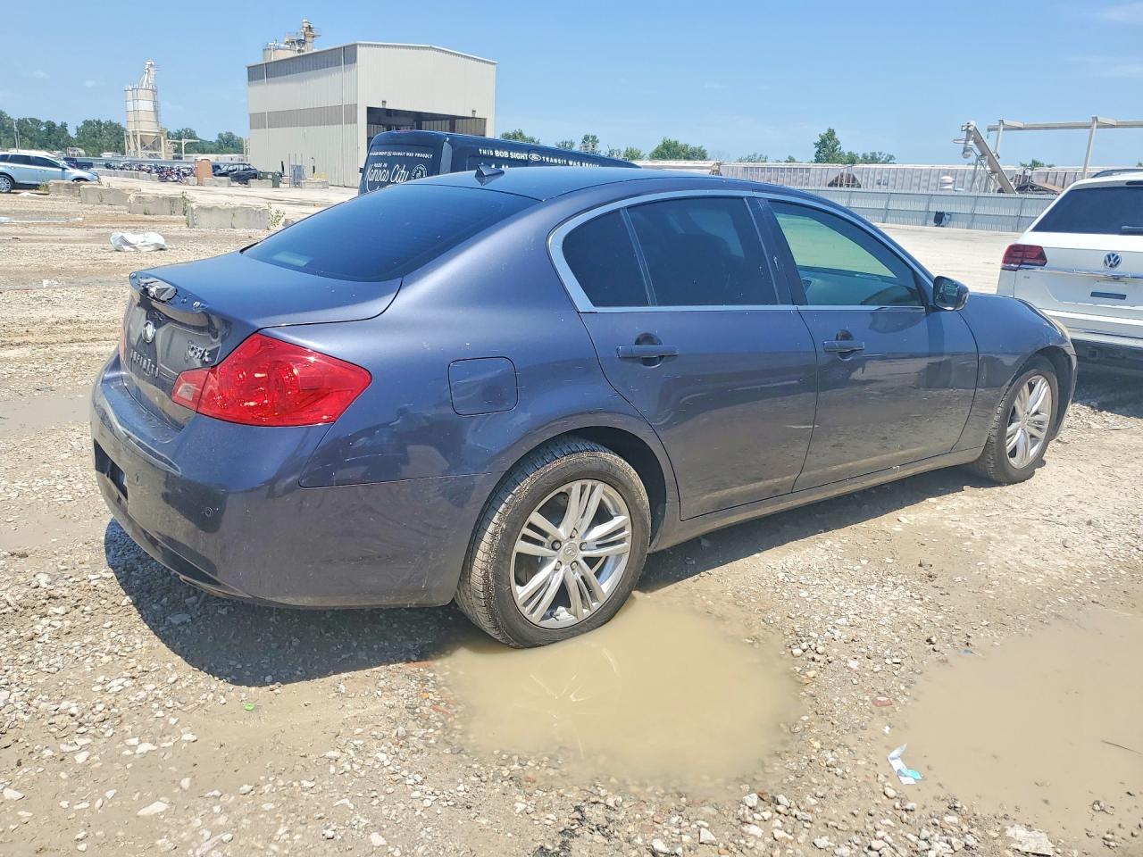 2011 Infiniti G37 Sedan X - Фото 3