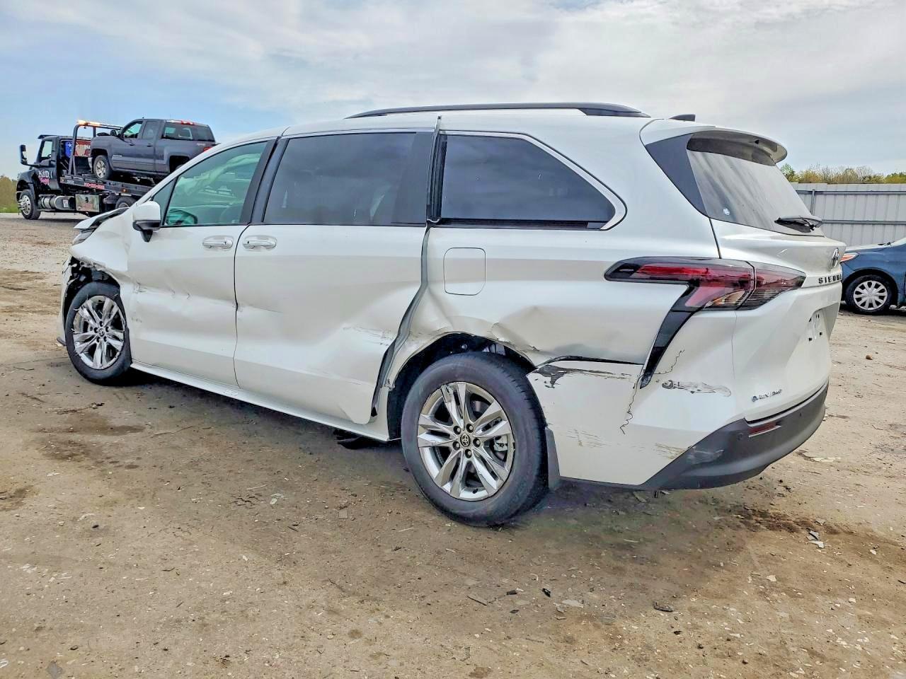2026 Toyota Sienna Xle 7 Passenger - Фото 2