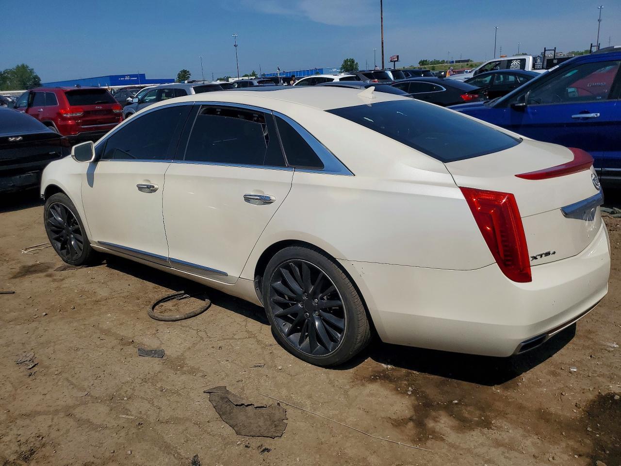 2013 Cadillac Xts Platinum - Image 2