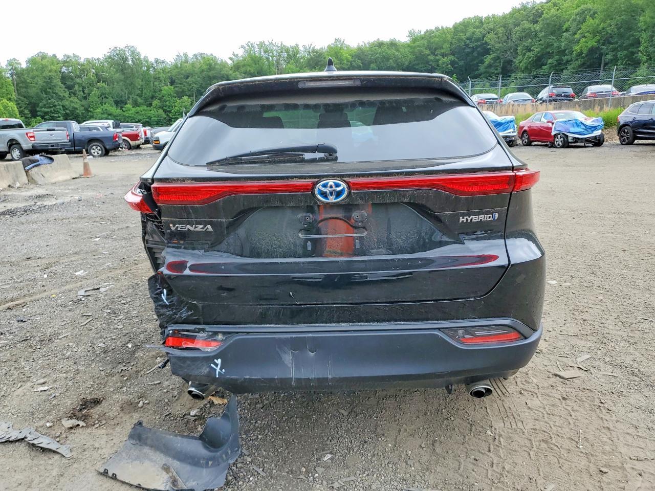 2021 Toyota Venza Le - Image 6