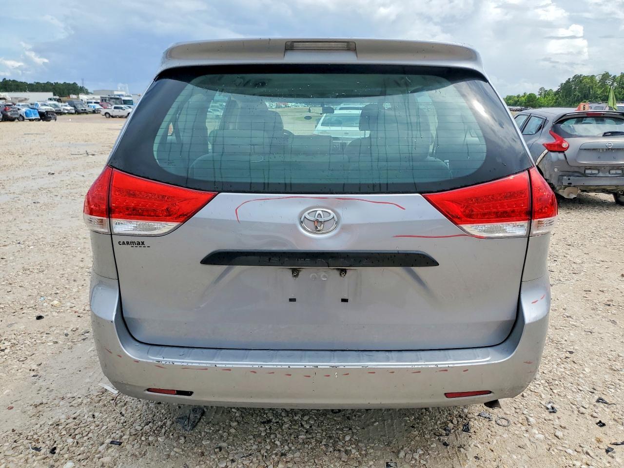 2013 Toyota Sienna L 7-Passenger - Image 6