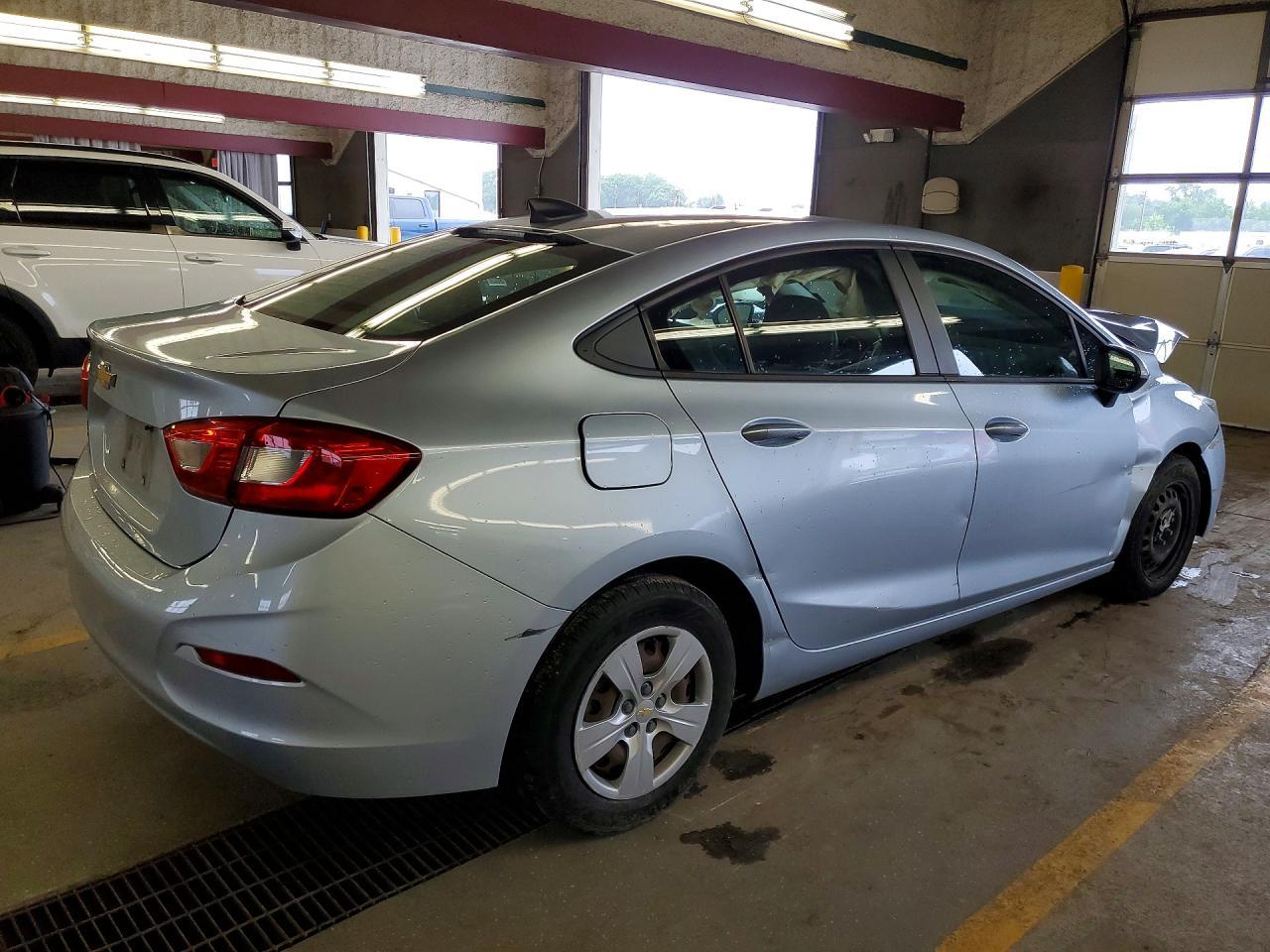 2018 Chevrolet Cruze Ls - Фото 3