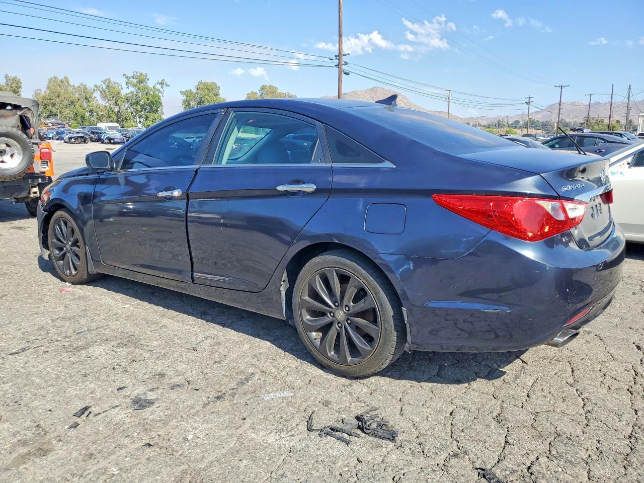 2011 Hyundai Sonata Se - Image 2