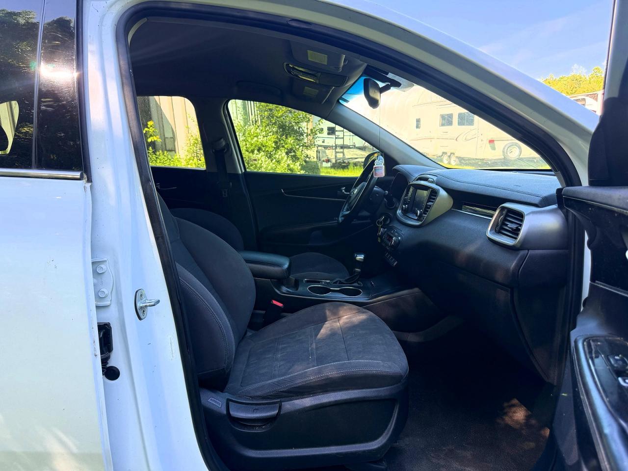 2019 Kia Sorento Lx - Image 5