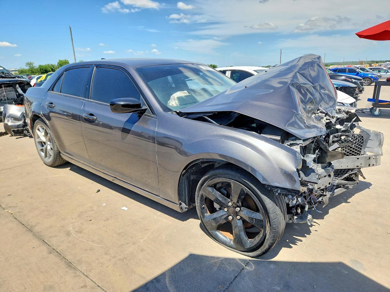 2020 Chrysler 300 Touring - Image 4