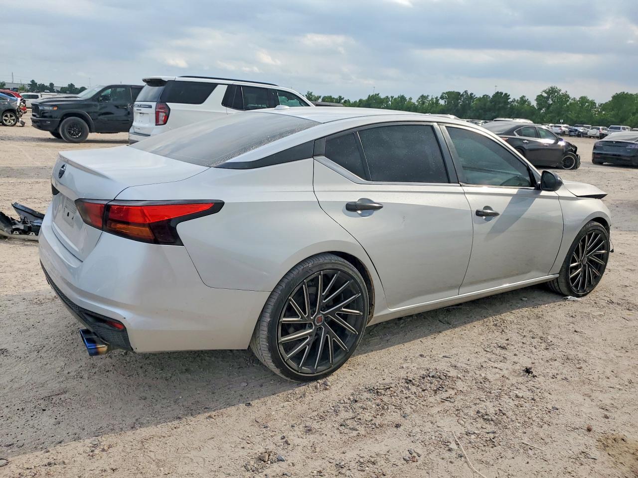 2019 Nissan Altima S - Фото 3
