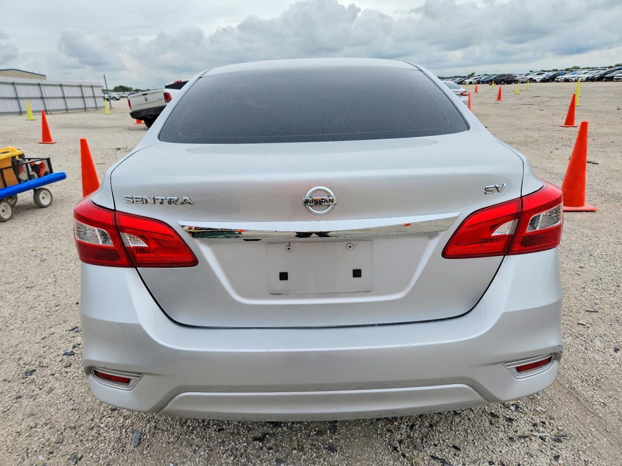 2018 Nissan Sentra S - Фото 6