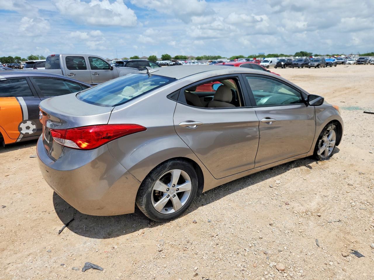 2013 Hyundai Elantra Gls - Фото 3