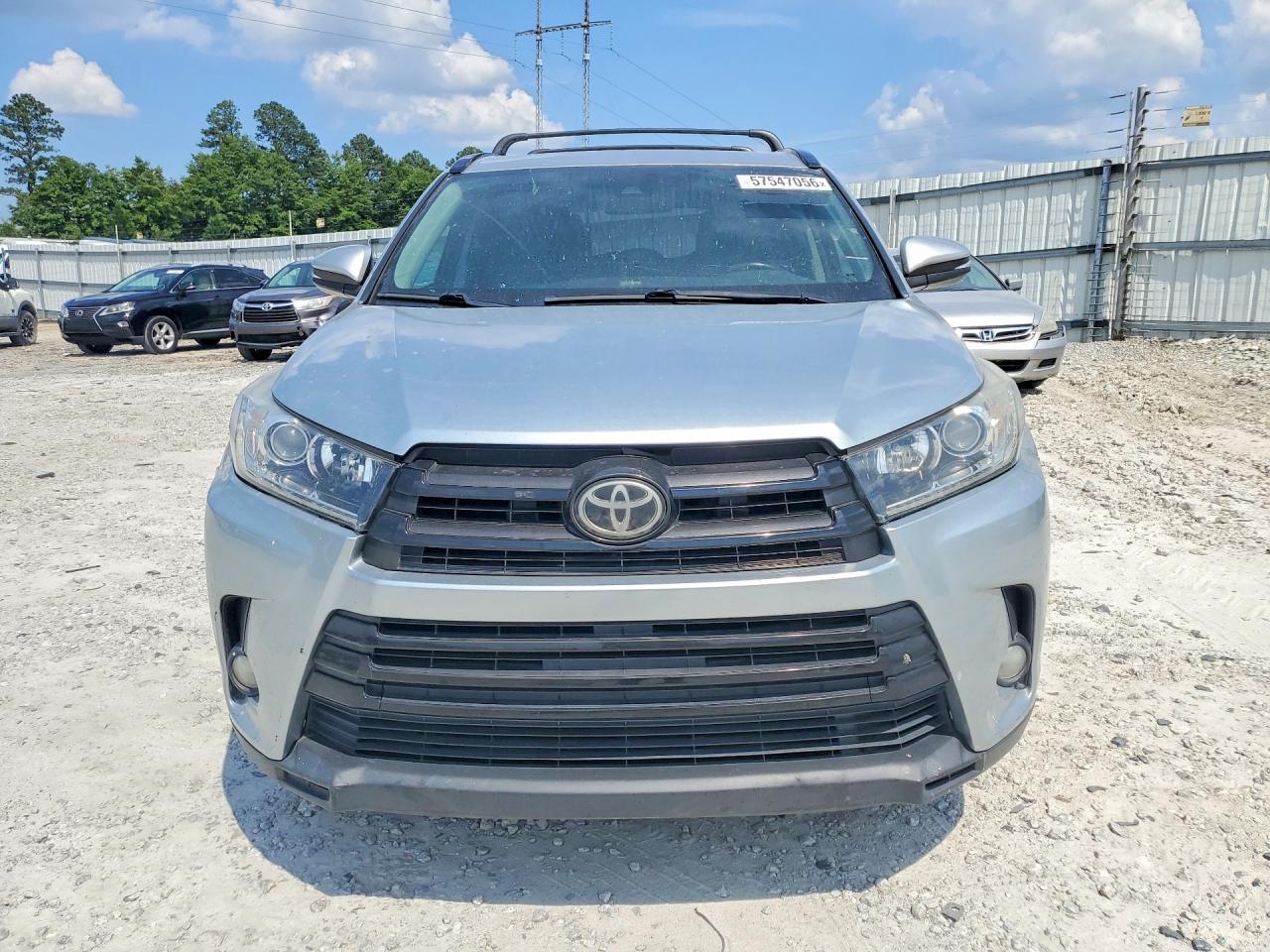 2017 Toyota Highlander Se - Фото 5