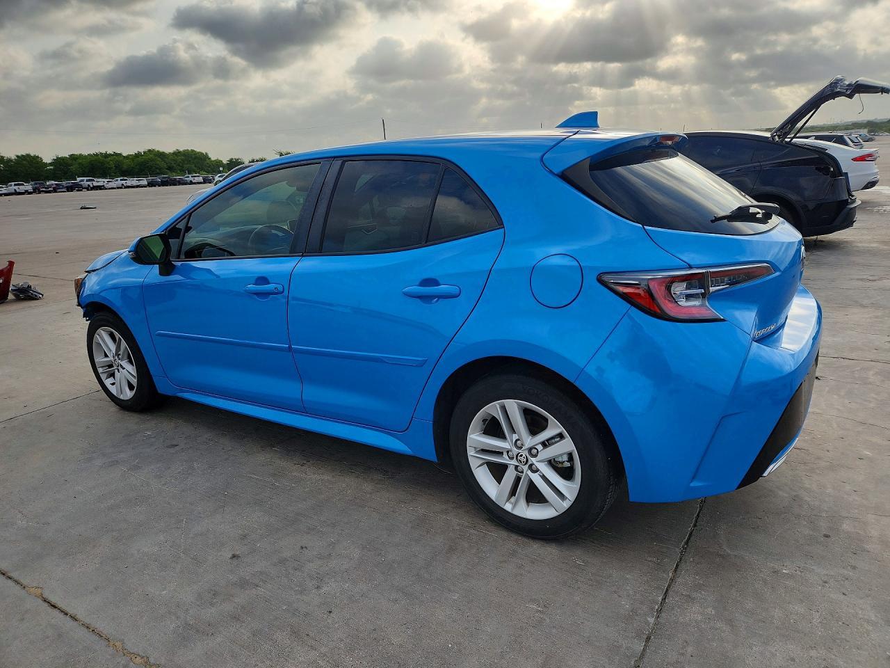 2022 Toyota Corolla Hatchback Se - Фото 2