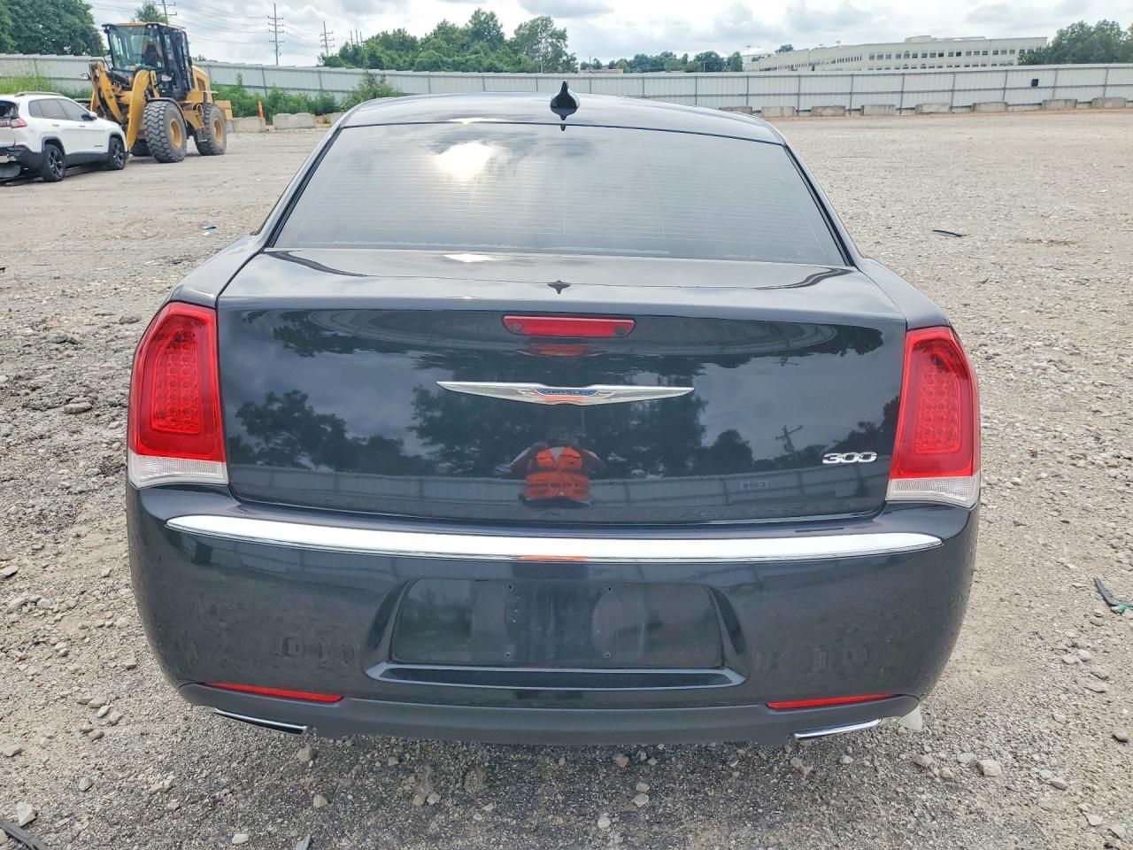 2017 Chrysler 300 Limited - Фото 6