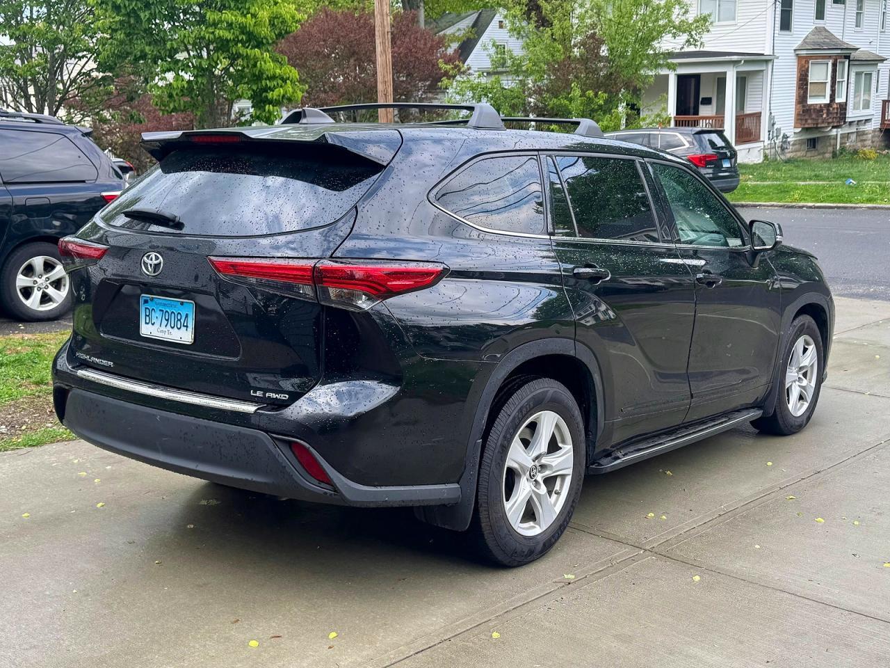 2022 Toyota Highlander Le - Image 4
