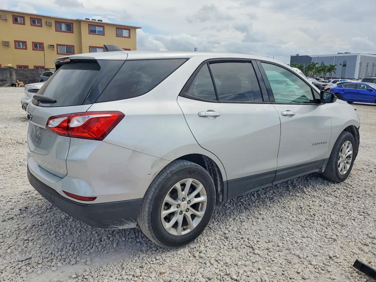 2019 Chevrolet Equinox Ls - Image 3