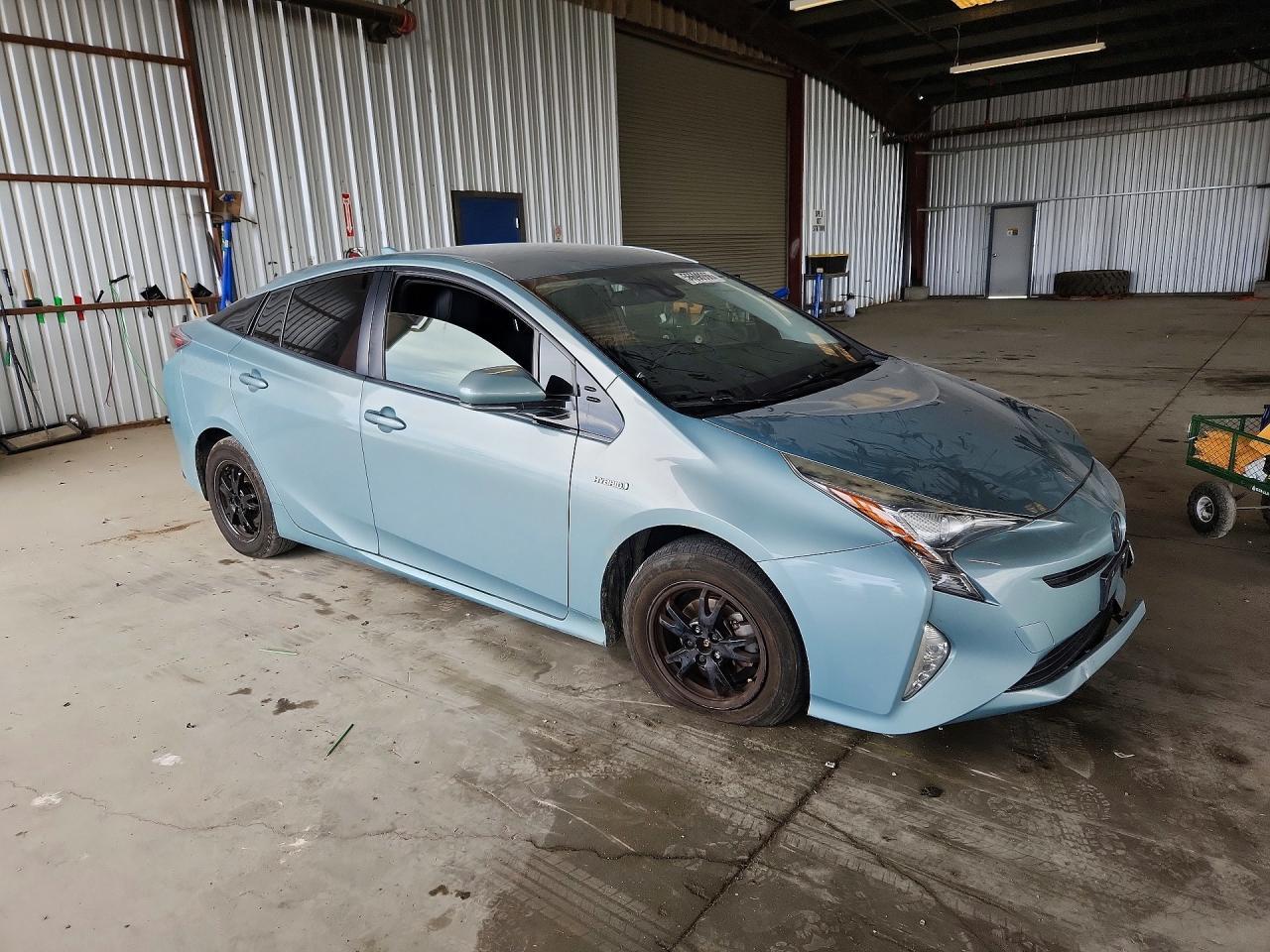 2016 Toyota Prius Three Touring - Фото 4