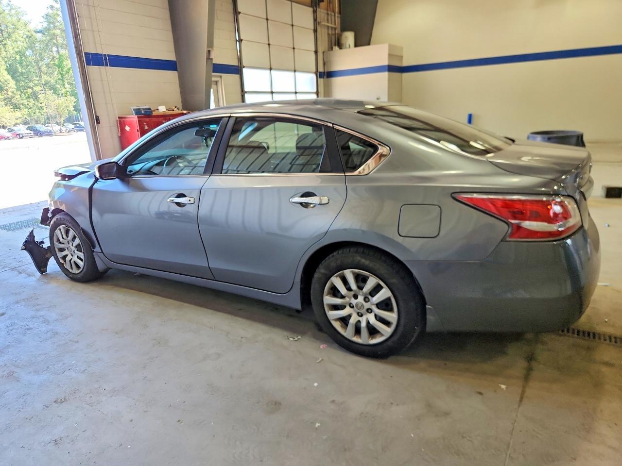 2015 Nissan Altima - Фото 2
