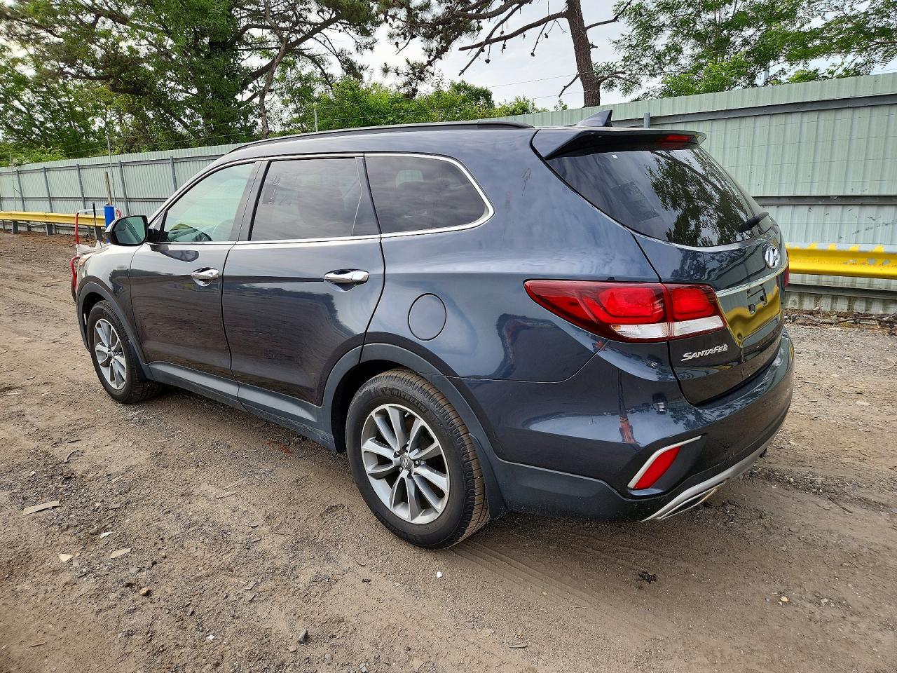 2017 Hyundai Santa Fe Se - Image 2