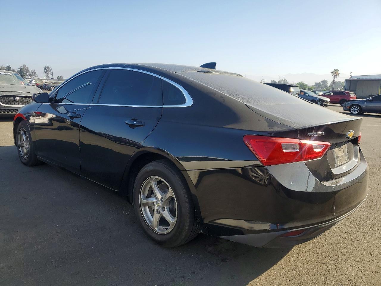 2018 Chevrolet Malibu Ls - Фото 2