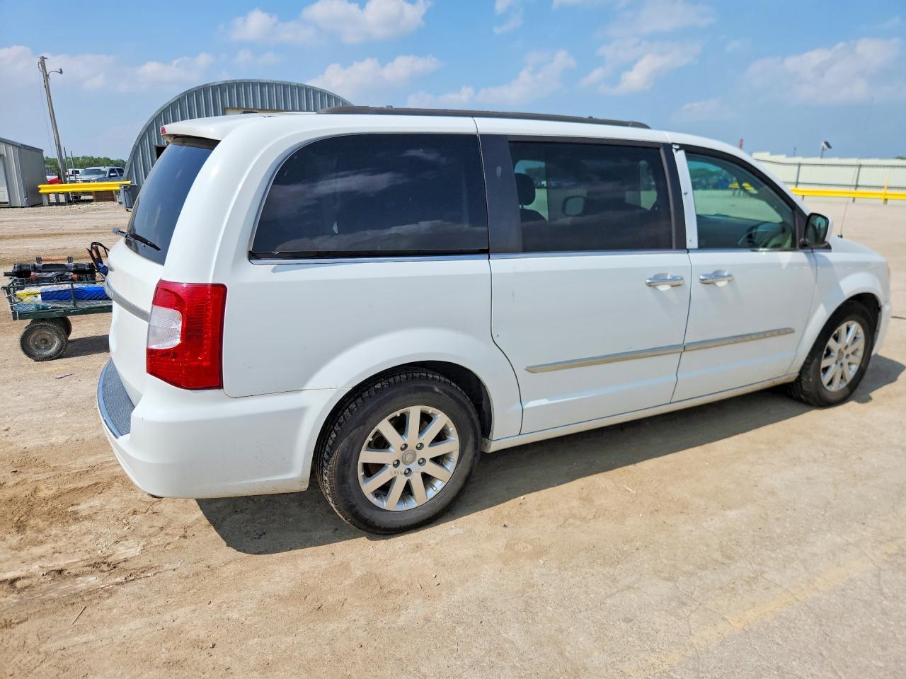 2015 Chrysler Town & Country Touring - Фото 3