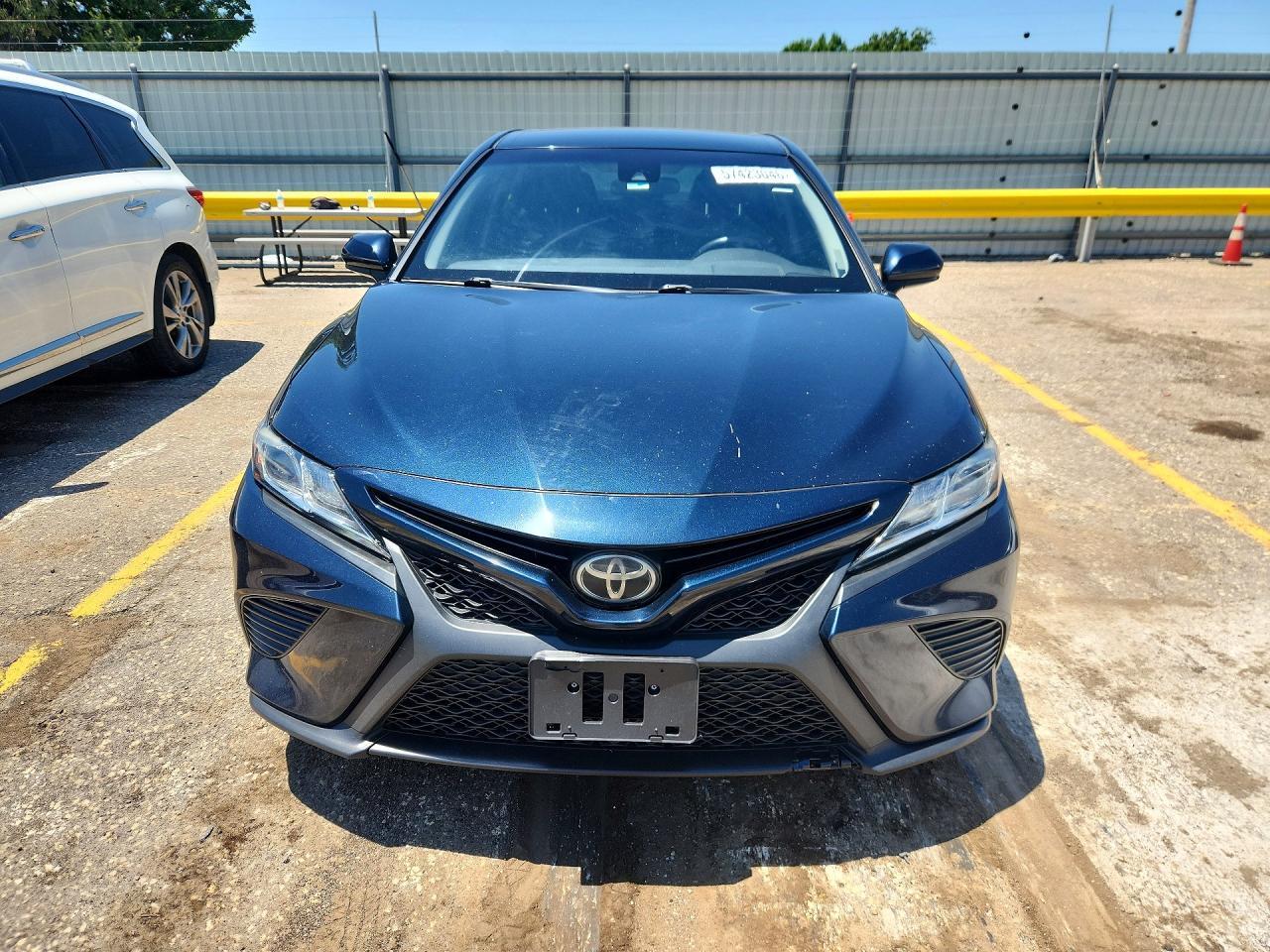 2020 Toyota Camry Se - Image 5