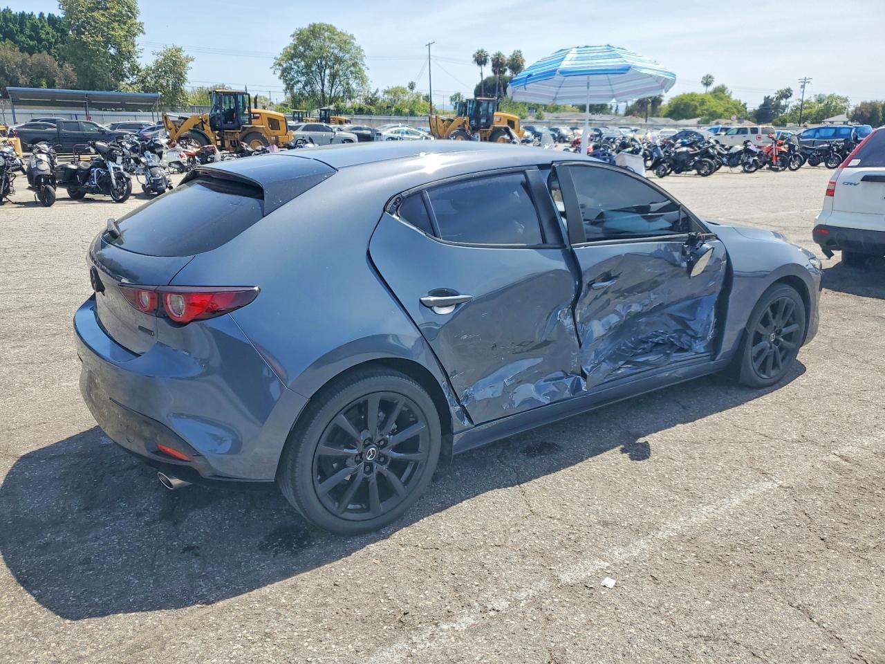 2023 Mazda 3 Preferred - Image 3