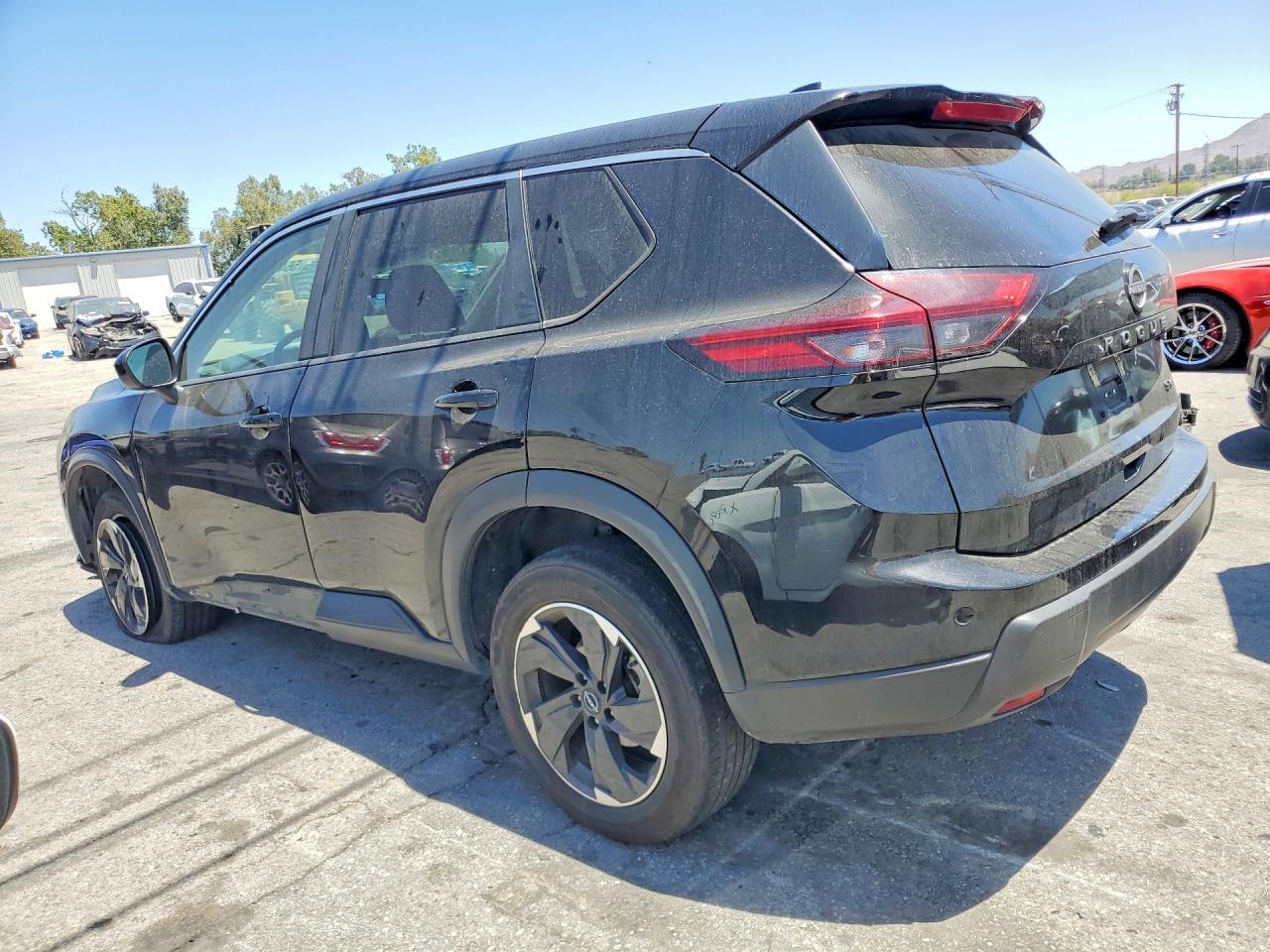 2024 Nissan Rogue Sv - Image 2