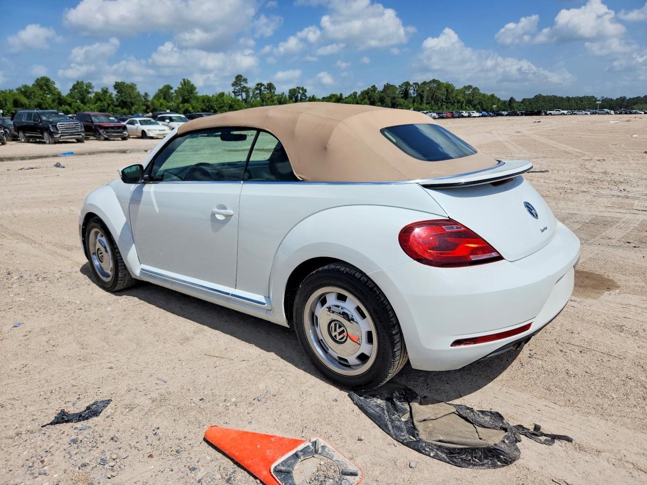 2018 Volkswagen Beetle S - Фото 2