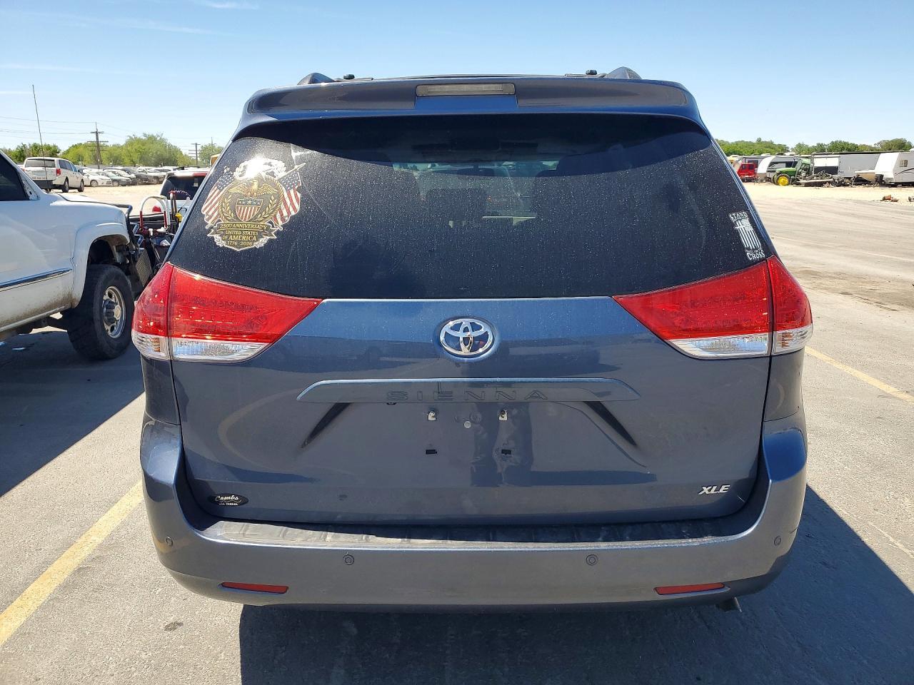 2014 Toyota Sienna Xle 8-Passenger - Фото 6