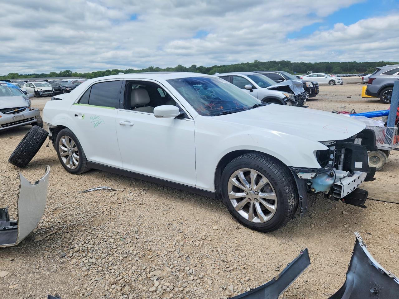 2016 Chrysler 300 Limited - Image 4