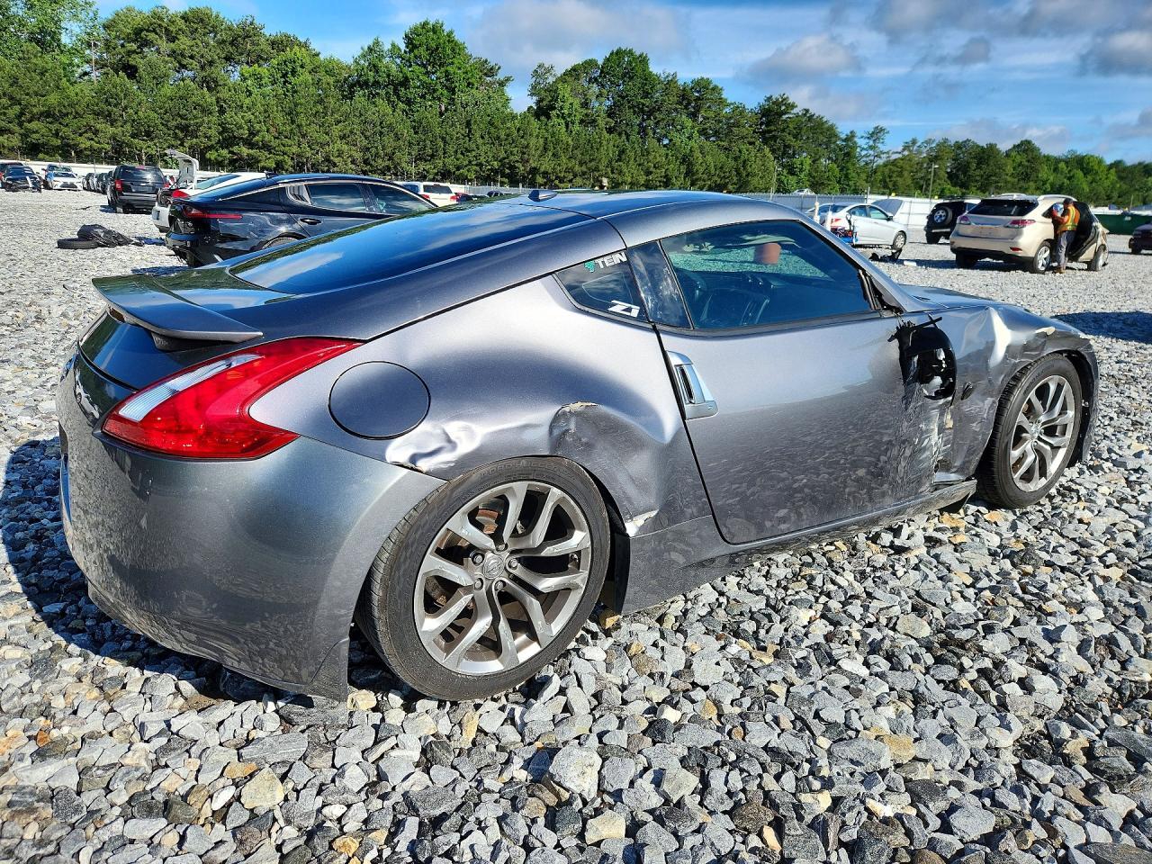 2015 Nissan 370Z Touring - Image 3