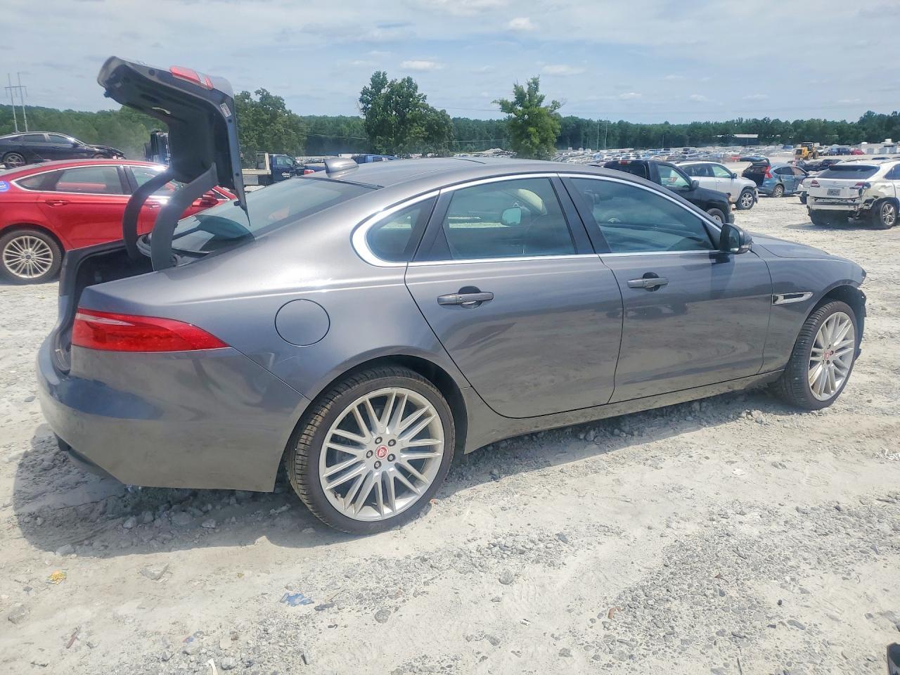 2017 Jaguar Xf Prestige - Image 3