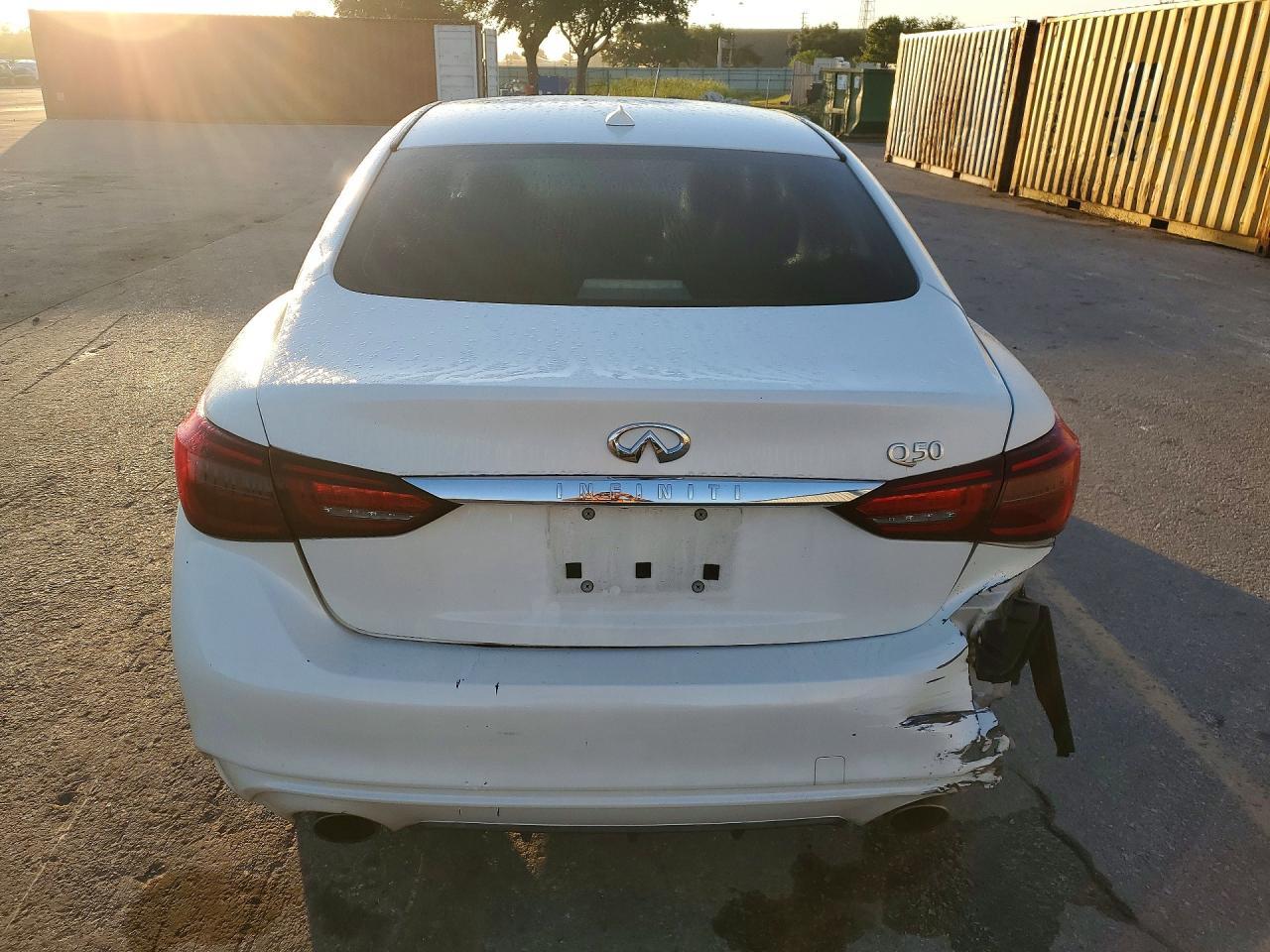 2018 Infiniti Q50 3.0T Luxe - Image 6