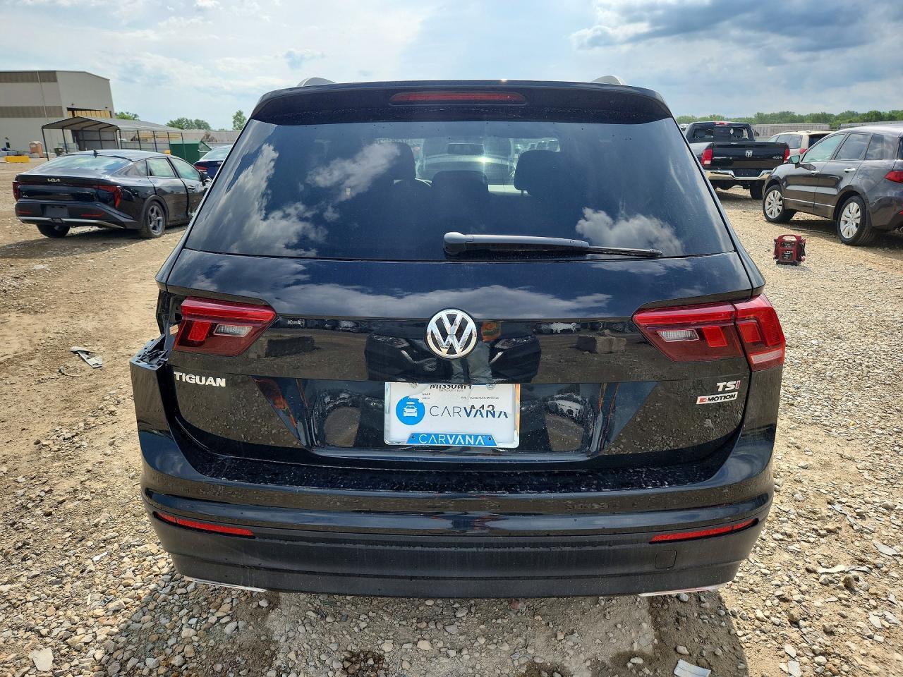 2018 Volkswagen Tiguan S - Image 6