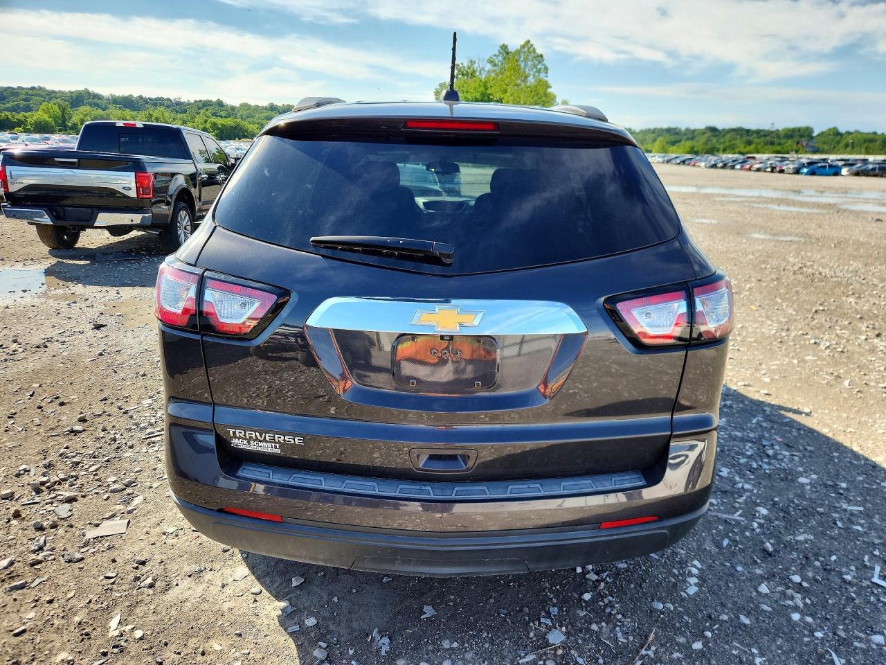 2017 Chevrolet Traverse Ls - Image 5