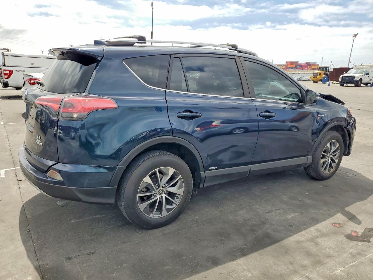 2018 Toyota Rav4 Hybrid Le - Image 3