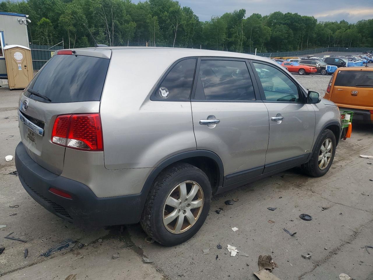 2013 Kia Sorento Lx - Image 3